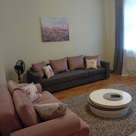 River Apartment Рига Екстериор снимка